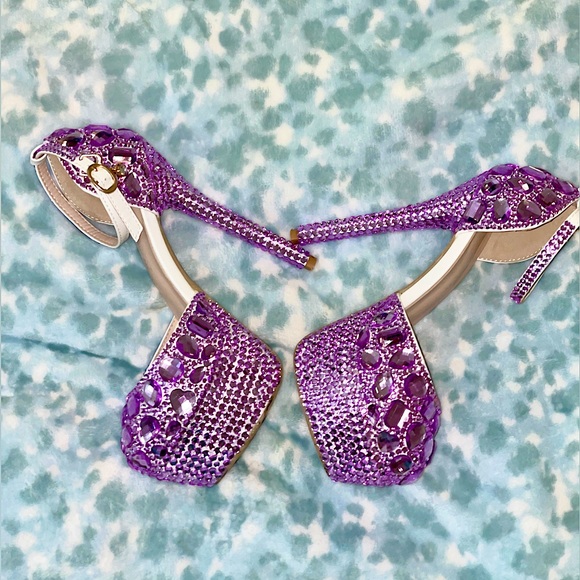 💜💜Purple Stunner rhinestone heels size 6 with hearts - Picture 5 of 7